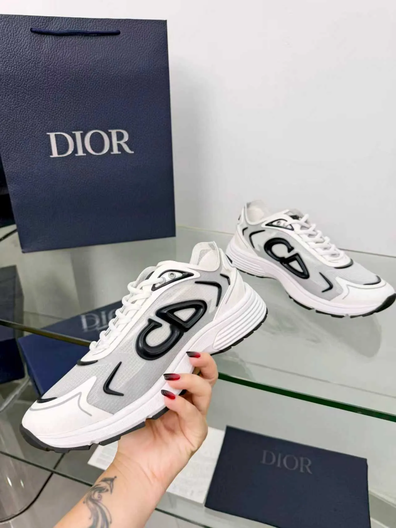 Men's men's shoes pP560! DIOR#B30 COUNTDOWN TECH shoes 1. Inspired by lighter running shoes this season 2. Made of multi-layer transparent nylon upper, full of futuristic feel 3. CD30 rubber logo on the tongue/heel to highlight the brand style 4. Equipped with ultra-light foam midsole for the ultimate comfortable wearing experience 5. The entire series uses WELDED (seamless bonding) technology to ensure durability and lightness 6. Full-size dopamine color matching, perfect choice for couples shoes😜